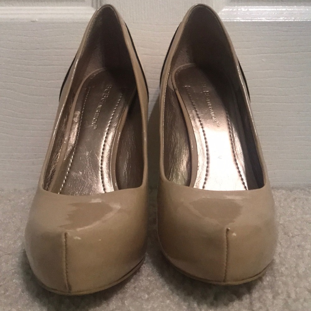 Nude pumps